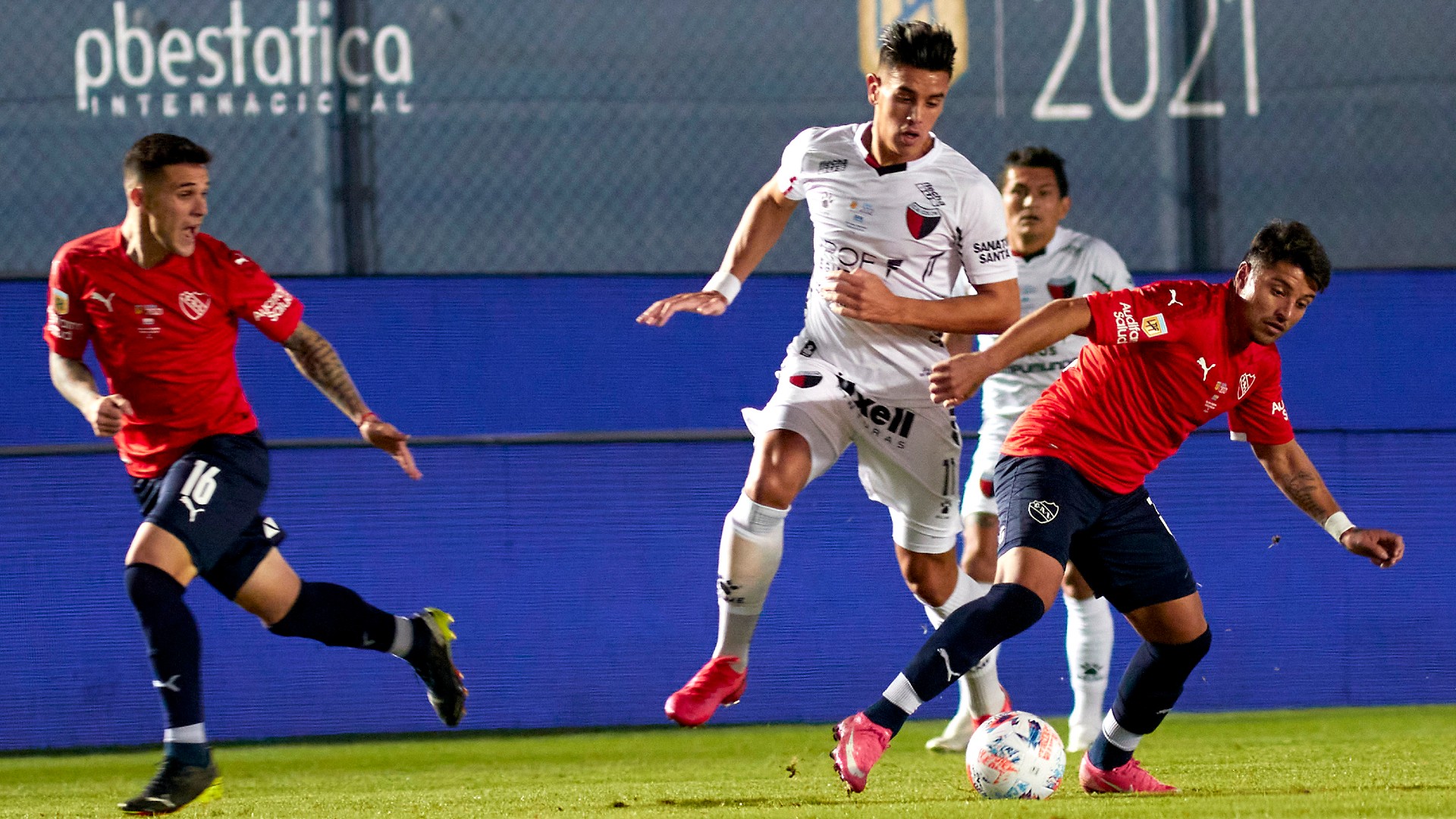 Independiente y Colón se verán las caras desde las 20:15 en Avellaneda por la Liga Profesional. 