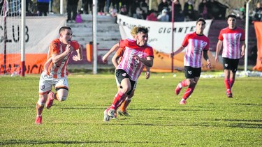 En la Chacra, el Rojo recibe a Deportivo Rincón en un duelo de alto voltaje.