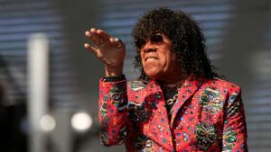 Video: la «Mona» Jiménez le agradeció en redes a un allense que le envió un regalo especial