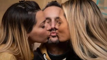 El trío mendocino que contó su historia de poliamor. Foto: gentileza Los Andes 