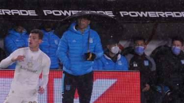 Pizzi bajó la lluvia en la derrota ante el Rojo, su última imagen en la Academia.