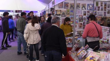 La feria del libro volverá a abrir sus puertas este jueves, en Neuquén. (foto archivo Juan Thomes)