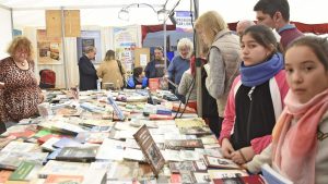 Libreros denuncian que no fueron invitados a la Feria del Libro de Neuquén y proponen posponerla