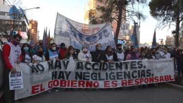 Una de las marchas para pedir justicia por las muertes en la escuela. (Archivo)