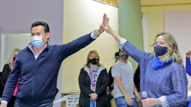 Primero criticó Gutiérrez y le respondió Carnaghi. Hoy habló el candidato del MPN, Llancafilo y salió Kogan a responderle...al gobernador. (Gentileza)