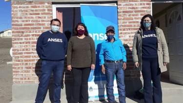 Con la atención de Andrea Chuquer y Javier Tinturé, Anses llegó por primera vez a Pilquiniyeu, paraje ubicado a 100 kilómetros al sur de Maquinchao. Foto: gentileza. 