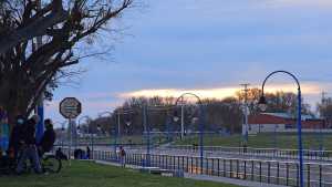 Lo rescataron del Canal Grande en pleno festejo Aniversario de Roca, tras ser arrastrado por el agua