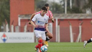 El roquense que le convirtió un gol al “pincha” por la Reserva de AFA