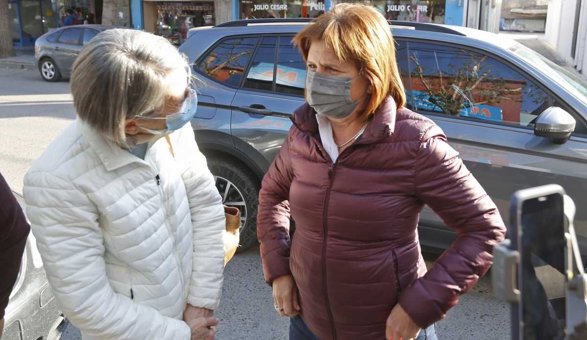 La presidenta del PRO caminó esta mañana por el centro de Roca y al mediodía participó de una actividad en Cipolletti. (Foto: Juan Thomes)