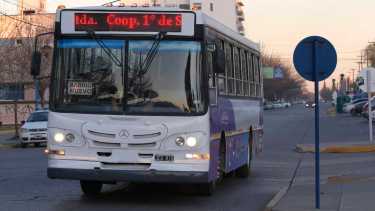 Este lunes no habrá transporte público en Roca. (Foto: Juan Thomes)