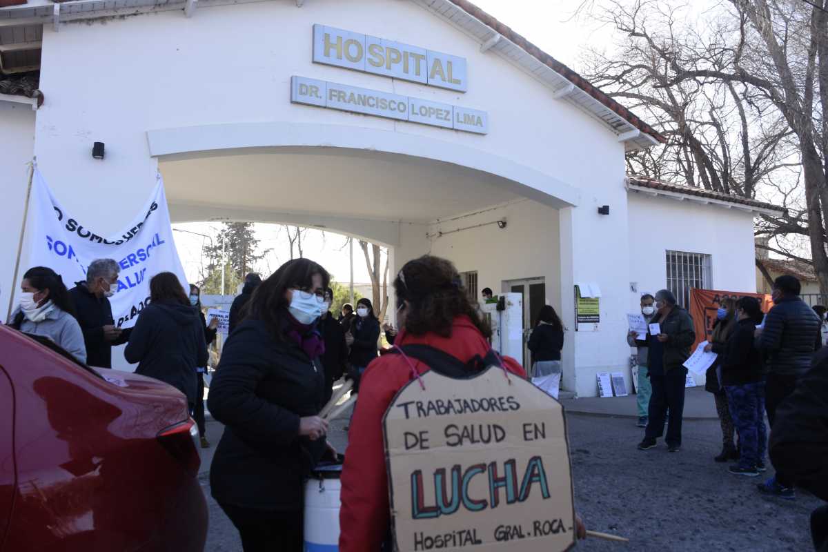 Movilización esta mañana en el hospital Francisco lópez Lima. Foto: Juan Thomes