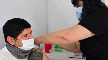 Segundas dosis de Moderna y Astrazeneca, más primeras de Sputnik se colocan hoy.