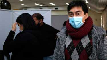 Nelson Gutierrez tiene 49 años y trabaja hace 27 años en hospitales. Llegó a Roca desde la Línea Sur en su adolescencia. Foto: Juan Thomes
