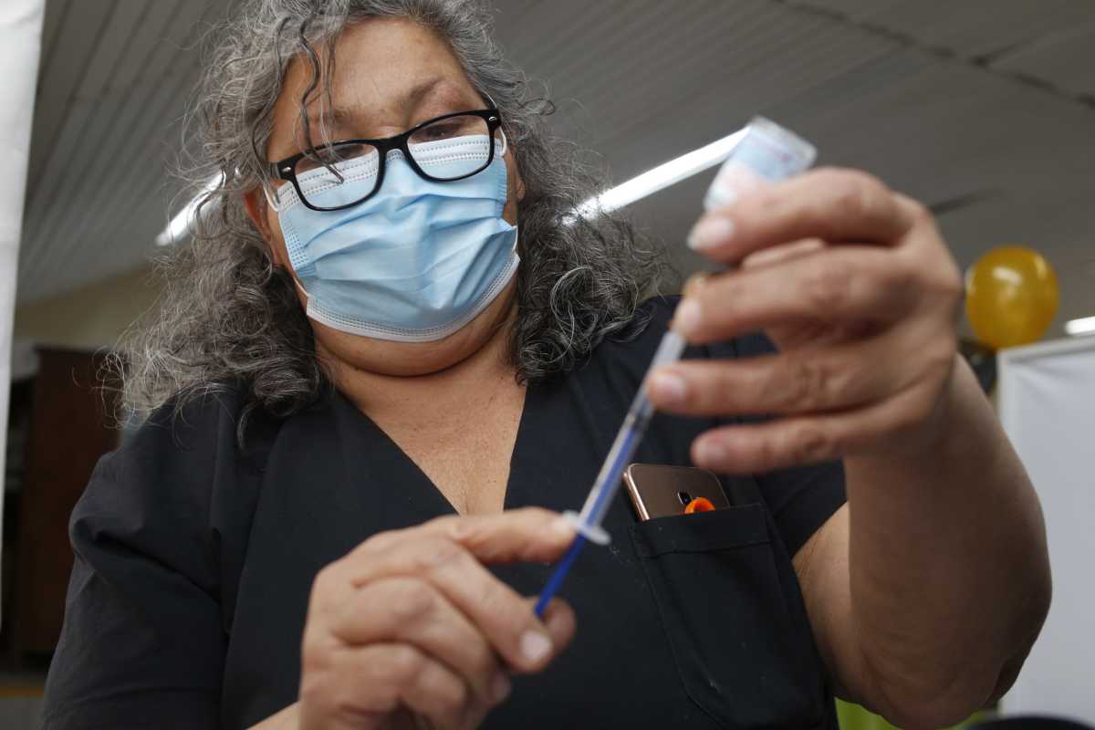 Mañana se suma un nuevo punto de vacunación móvil en Roca. Foto: Juan Thomes