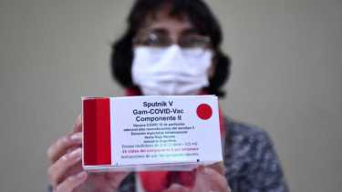 Segunda dosis de la vacuna Sputnik industria nacional. Foto: Emiliana Cantera