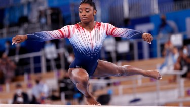 Simone Biles regresó a la competencia en Tokio 2020 y ganó el bronce en barra de equilibrio. 
