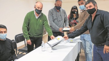 El Consejo de Viviendas de los docentes analizó los cinco primeros proyectos habitacionales. Foto: Marcelo Ochoa.