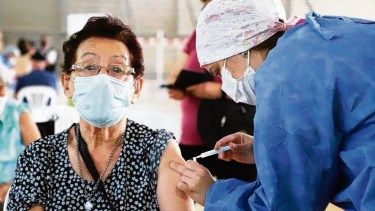 El gobierno y la posibilidad de una tercera dosis de la vacuna contra el coronavirus. 