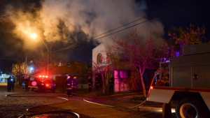 Bomberos de Roca apagaron el incendio de un garage