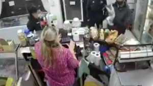 Video | Así fue el asalto a punta de pistola a una comerciante en Neuquén