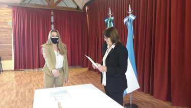 La intendenta Mónica Balseiro tomó juramento a Alejandra Vitale, como nueva secretaria de Desarrollo Social, Género y Familia. Gentileza