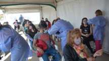 Imagen de El operativo de vacunación sin turno en Neuquén se trasladará a las ferias del sábado