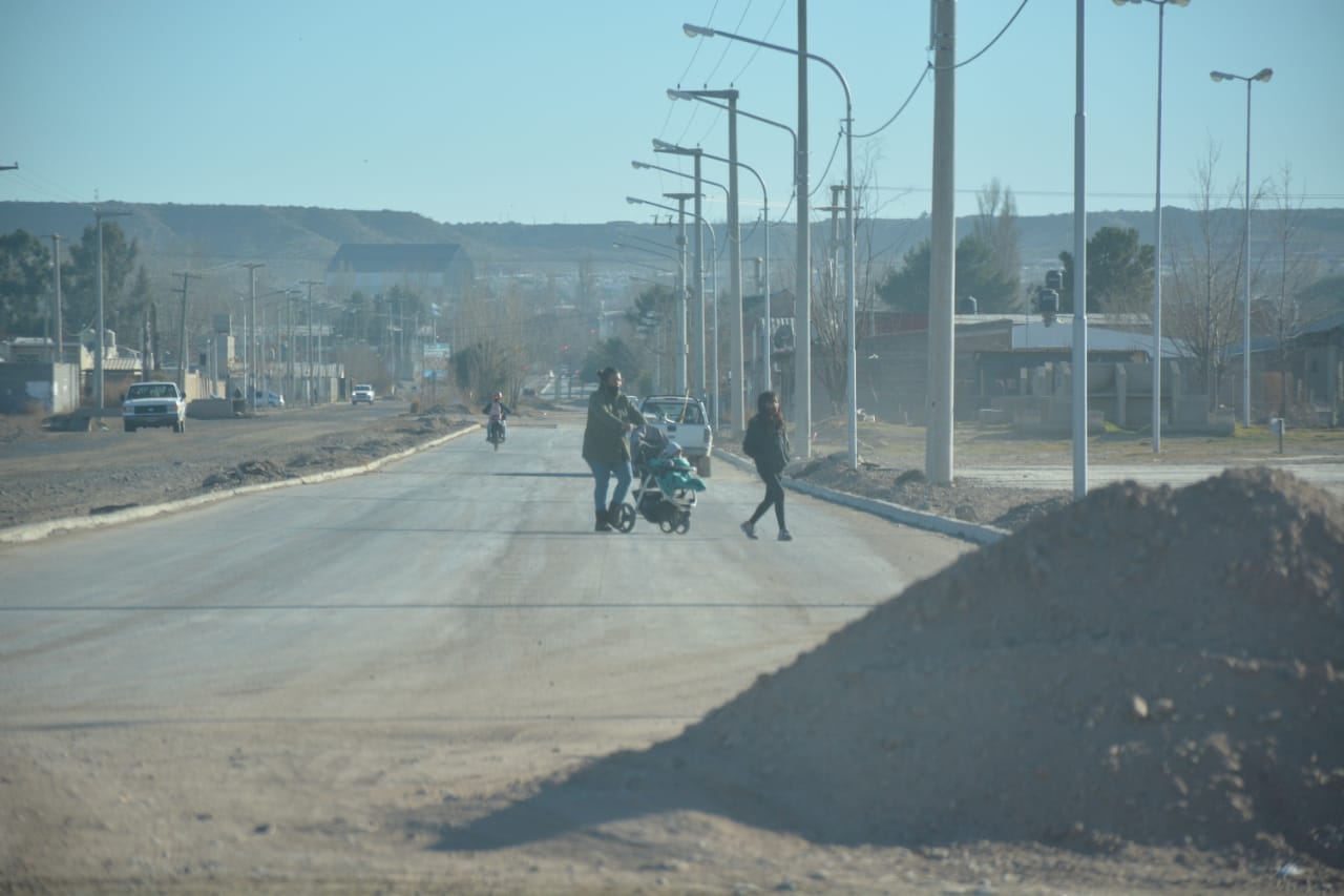 El asfalto en Necochea zona de Crouzeilles está en un 50% de tareas (foto Yamil Regules)