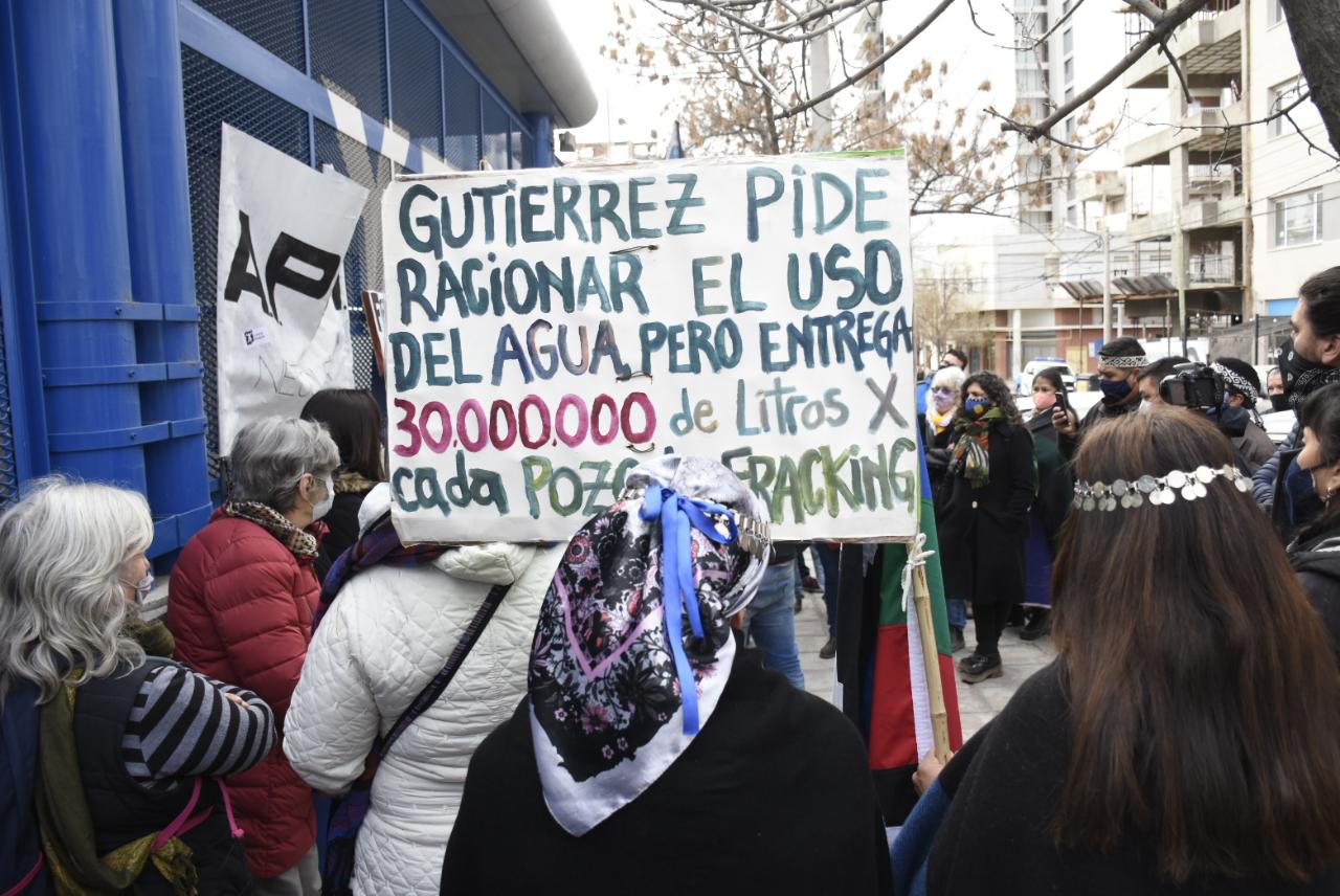 Los bloqueos en Vaca Muerta comenzaron en la madrugada. Foto: Florencia Salto. 