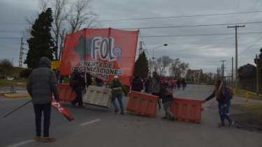 El corte en el Puente carretero de  Neuquén y Cipolletti. Foto: Yamil Regules