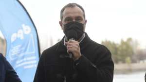 El titular del Departamento de Aguas insiste en que hay poca contaminación y dio una tibia disculpa