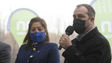El titular del DPA participó junto a la gobernadora Arabela Carreras del acto de lanzamiento del riego en el Dique Ballester. Foto: Florencia Salto.