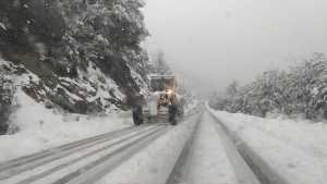 La Ruta de los Siete Lagos con tránsito restringido por hielo y nieve