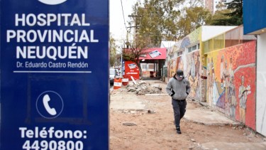 Acceso principal del hospital regional Neuquén en obra (foto Florencia Salto) 