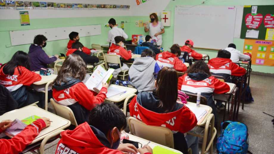 Así luce un aula "plena" en una escuelas de Viedma. (Foto: Marcelo Ochoa)