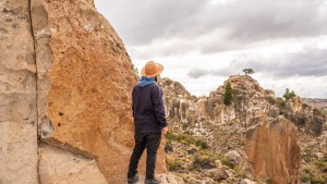 Un explorador atrapado por los paisajes del sur