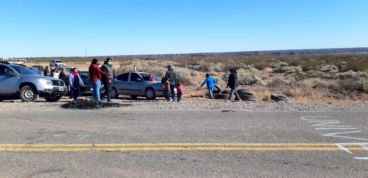 Los vecinos realizaron un corte total de la Ruta 17. Foto: Amadeo Carrizo