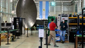 Para celebrar sus 45 años, Invap cambia de receta