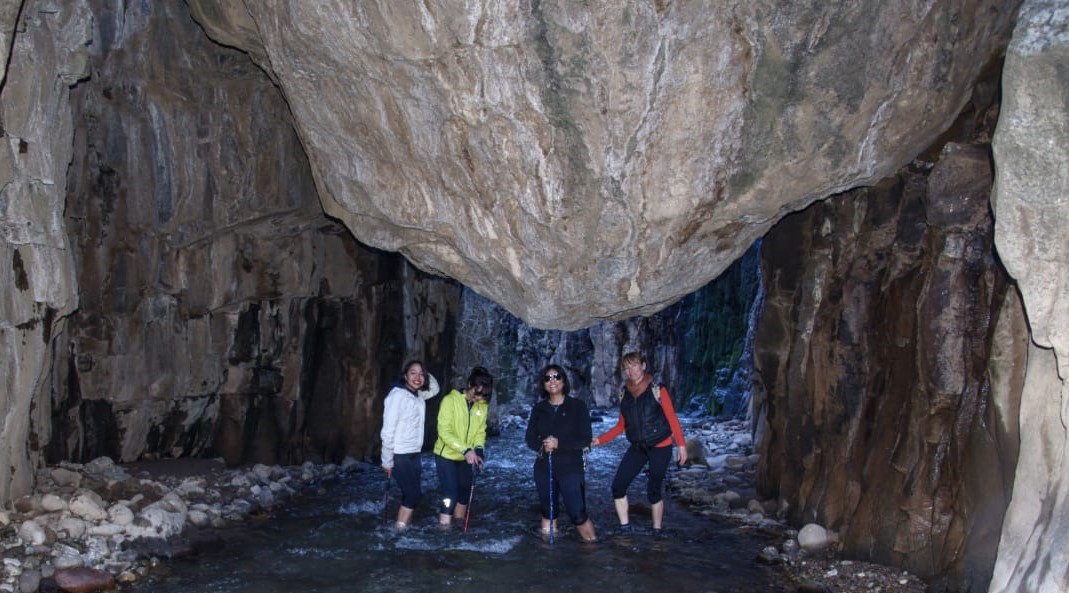 Las cuatro amigas en el Cajón del Covunco en el Área Natural Protegida Domuyo, norte neuquino. Foto: Martín Muñoz. 