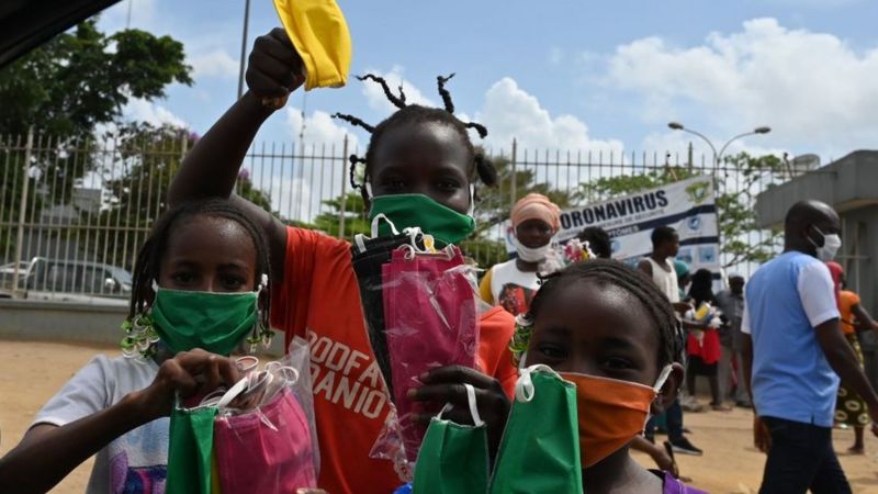 Para la OMS, una tercera dosis, cuando África solo tiene al 2% vacunado, es "una burla a la equidad".