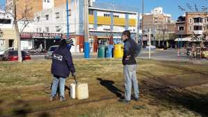 ¿Cómo se las arreglan los vecinos de Roca tras cinco días sin agua potable?