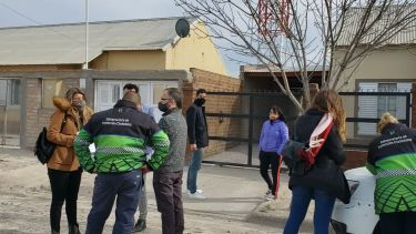 Varios funcionarios municipales se hicieron presentes en el lugar. Foto: gentileza.