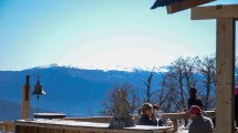 Imagen de Chapelco: delicias en los paradores, parapente y esquí para principiantes