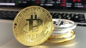 El bitcoin y otras criptomonedas caen a sus niveles más bajos en 18 meses