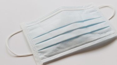 La Anmat prohibió un barbijo descartable. 