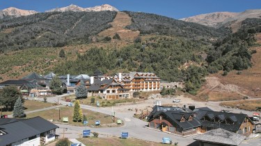 El cerro Catedral  también es una atracción en verano. Archivo