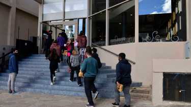 Bariloche cierra por una semana la llegada de egresados por los contagios