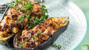 Berenjenas rellenas de queso y coulis de tomates ¡riquísimas!