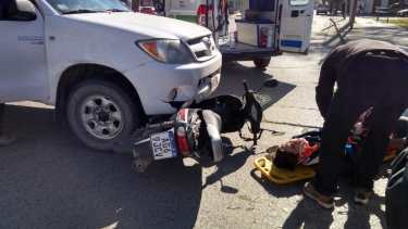 La joven fue derivada al hospital Francisco López Lima tras el tremendo impacto que sufrió. (foto: José Luis Denino)