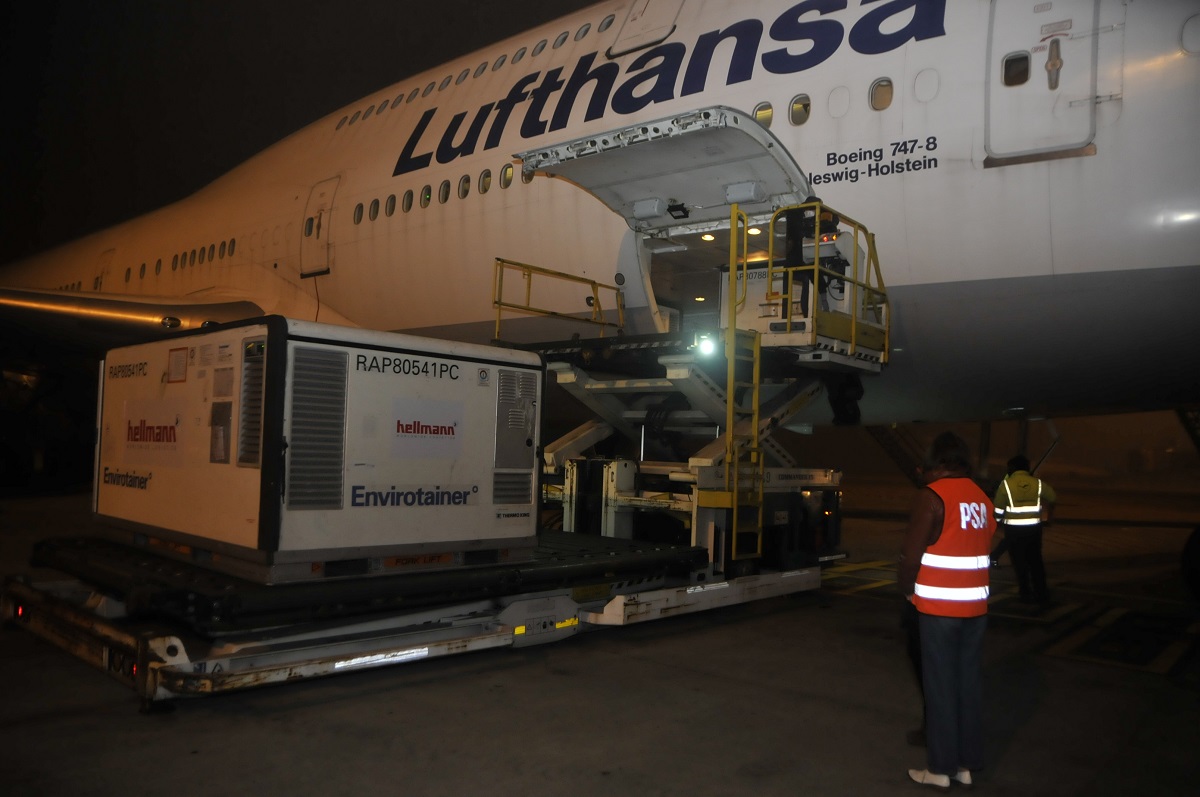 Entre este miércoles y el sábado llegarán al país 2.304.000 dosis de Sinopharm en tres vuelos de Lufthansa.