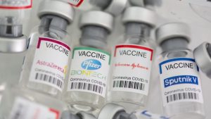 Autorizan las terceras dosis de las vacunas Pfizer y Moderna en Europa